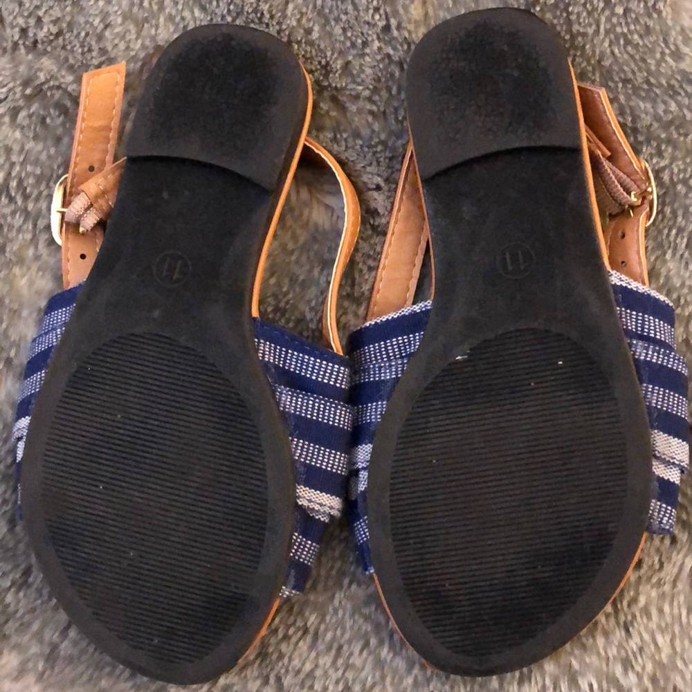 Little Sandals - Picture 3 of 4
